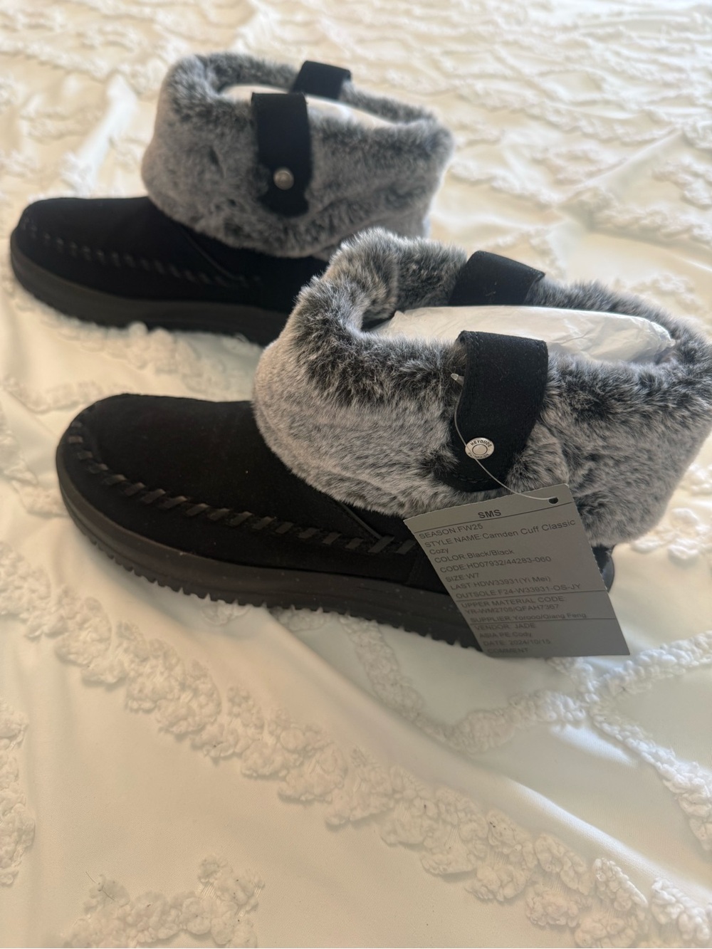 Women’s size 7 Hey Dude Black Faux-Fur Cuff Winter Boots